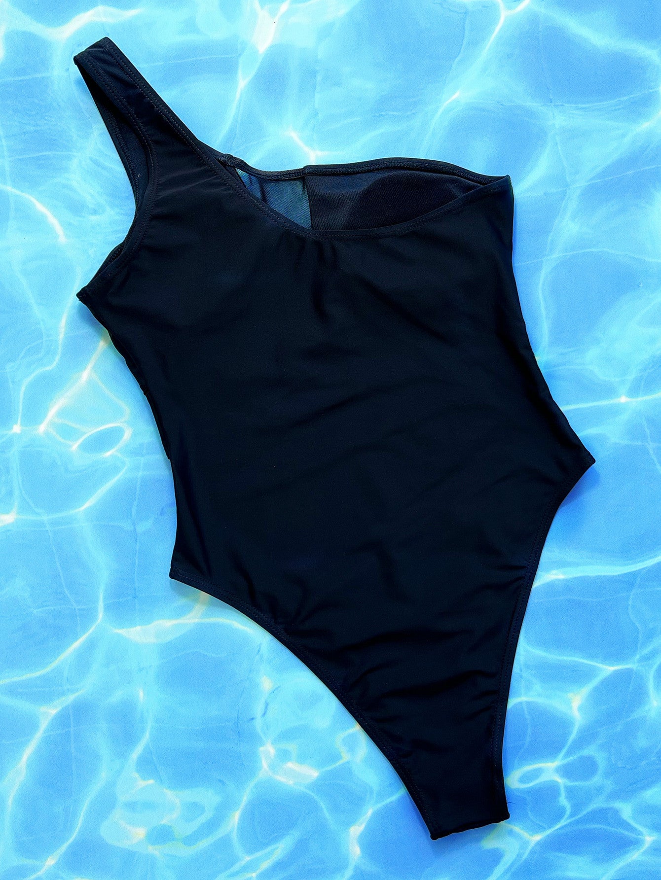 Sleek & Classy One-Shoulder Peak-A-Boo Cutout Design Swimsuit